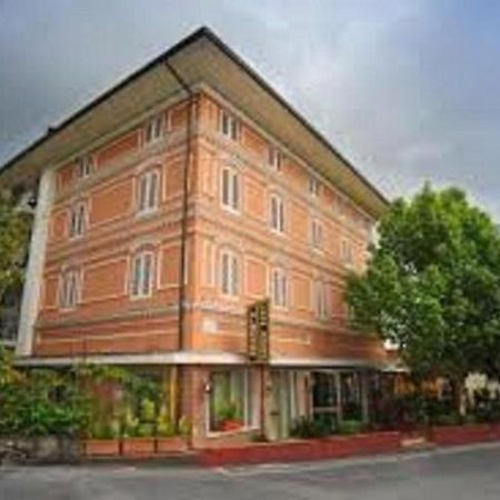 Hotel Casa Rossa Montecatini Terme Exterior photo